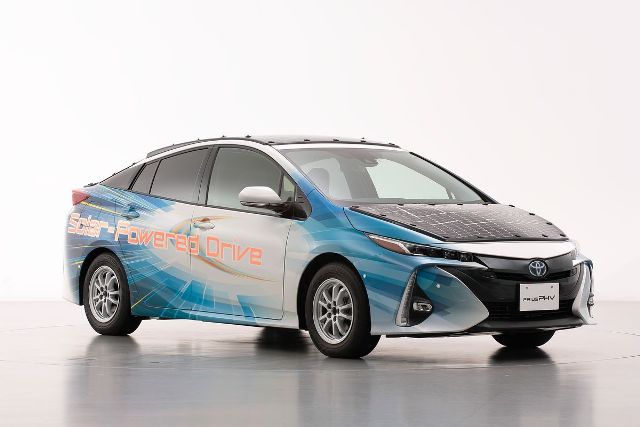 Сонячні панелі на даху Toyota Prius додадуть електрокару 44,5 км до запасу ходу